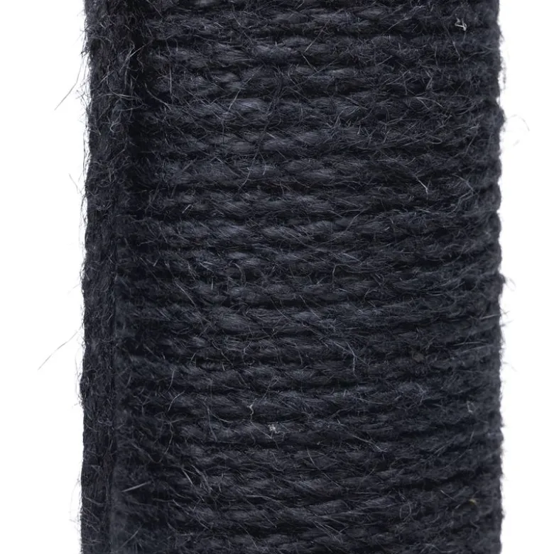 Designed by Lotte kradsepæl Fida i træ
