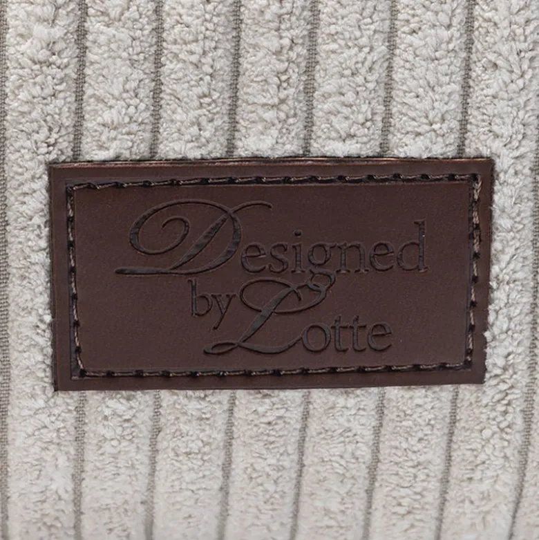 Designed by Lotte liggepude Ribbed, lysegrå