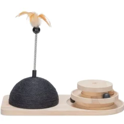 Designed by Lotte træ-legetårn & kradsebold Maia