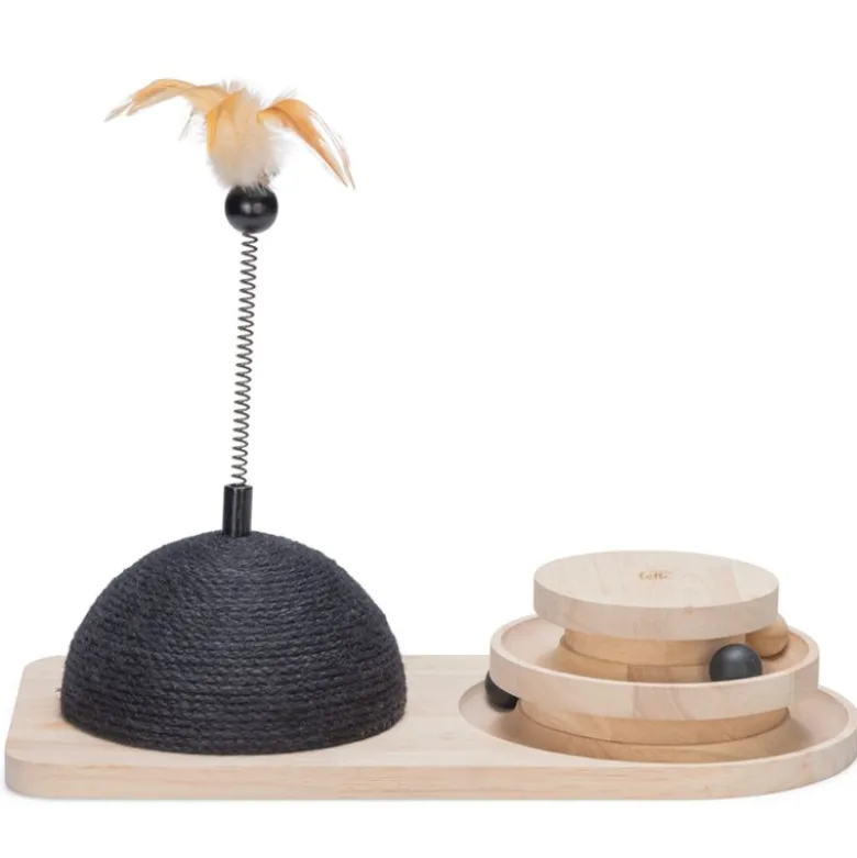 Designed by Lotte træ-legetårn & kradsebold Maia
