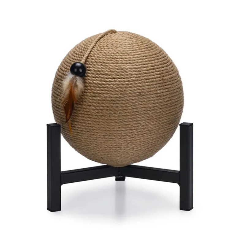 Designet af Lotte Met kradsebold Tyra
