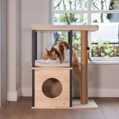 Designet af Lotte Nala kradsetræ