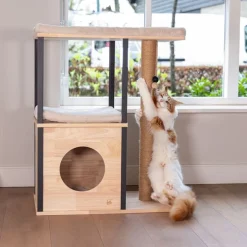 Designet af Lotte Nala kradsetræ