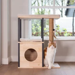 Designet af Lotte Nala kradsetræ