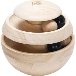 Designet af Lotte Neya kattelegetøj i træ