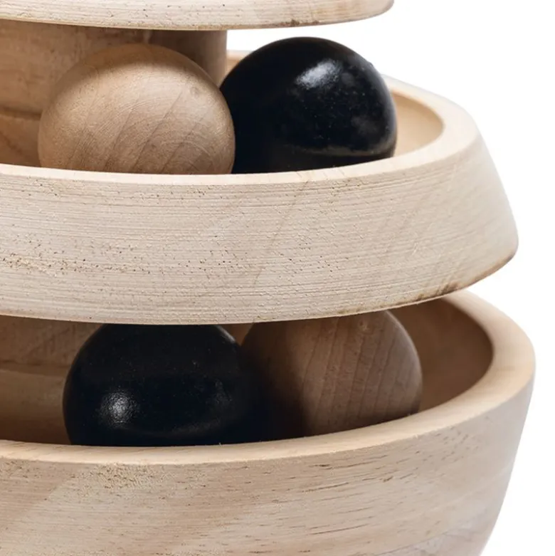 Designet af Lotte Neya kattelegetøj i træ