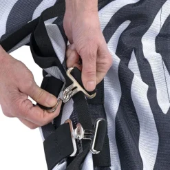 Nomad Tales Fluedækken zebra med fast nakkedel