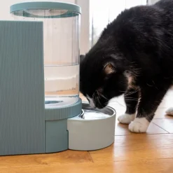 TIAKI foder- og vanddispenser, lyseblå
