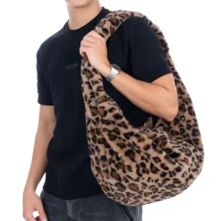 TIAKI skuldertaske